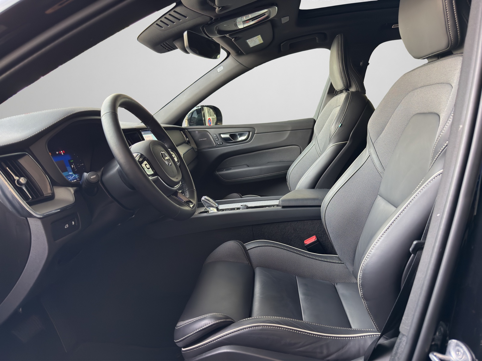 Image VOLVO XC60 XC60 2.0 T8 TE XCENTRIC Black Edition eAWD