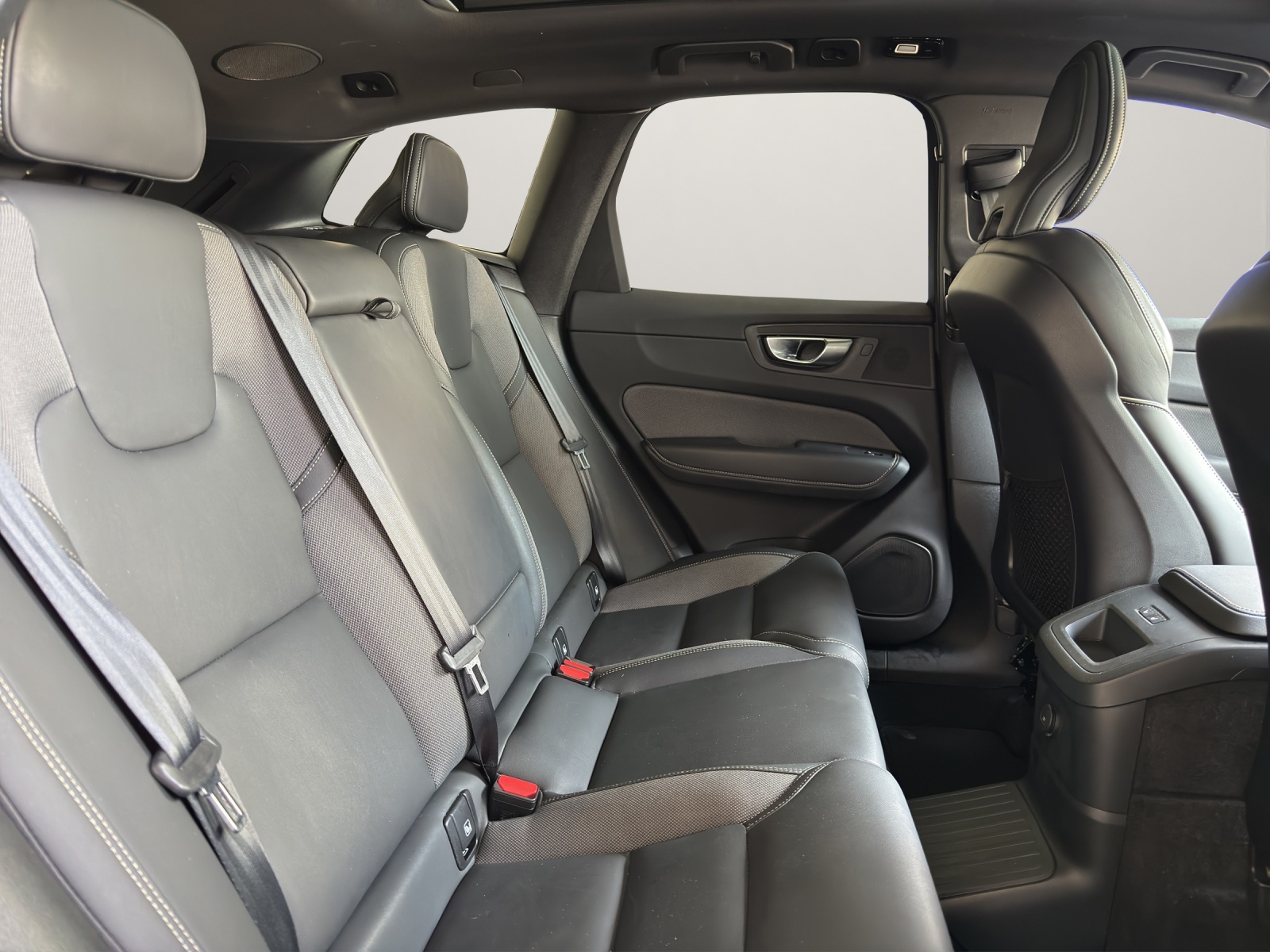 Image VOLVO XC60 XC60 2.0 T8 TE XCENTRIC Black Edition eAWD
