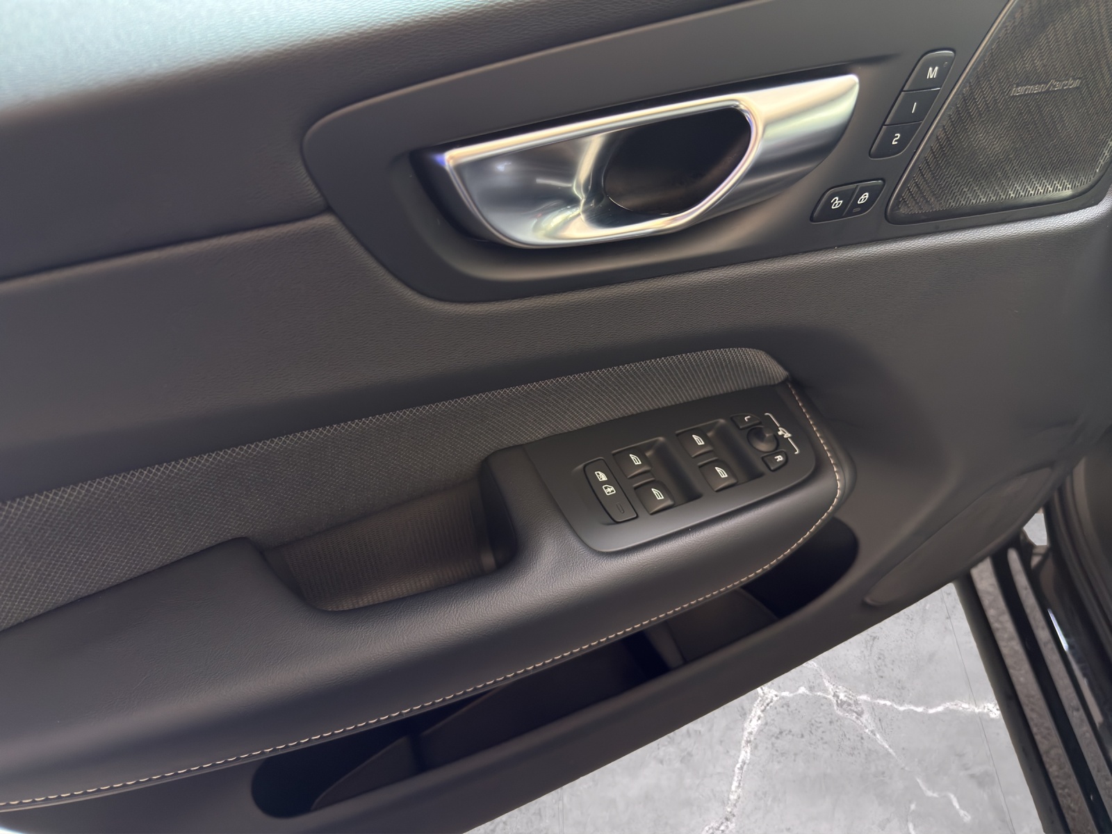 Image VOLVO XC60 XC60 2.0 T8 TE XCENTRIC Black Edition eAWD