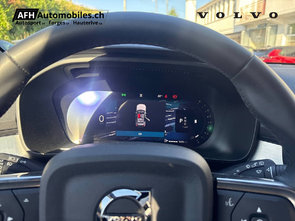 VOLVO XC40 2.0 B3 MH Plus Dark-image-13