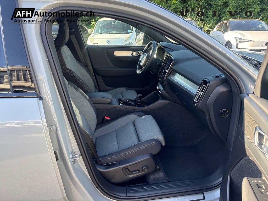 VOLVO XC40 2.0 B3 MH Plus Dark-image-9