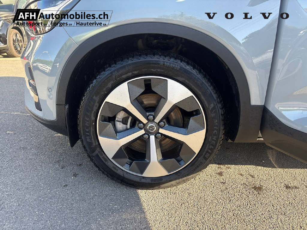 VOLVO XC40 2.0 B3 MH Plus Dark-image-16