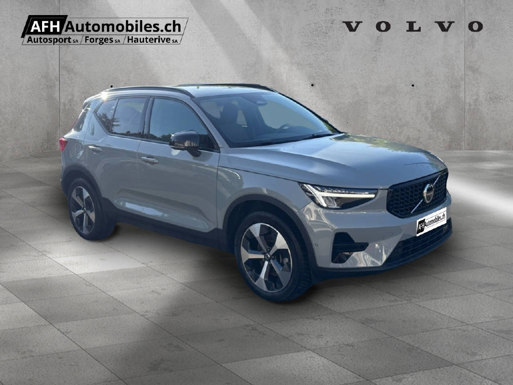 VOLVO XC40 2.0 B3 MH Plus Dark-image-1