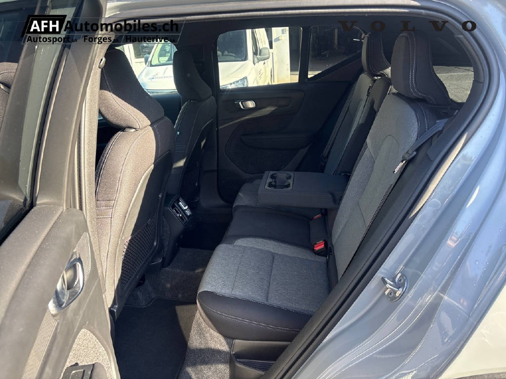 VOLVO XC40 2.0 B3 MH Plus Dark-image-10