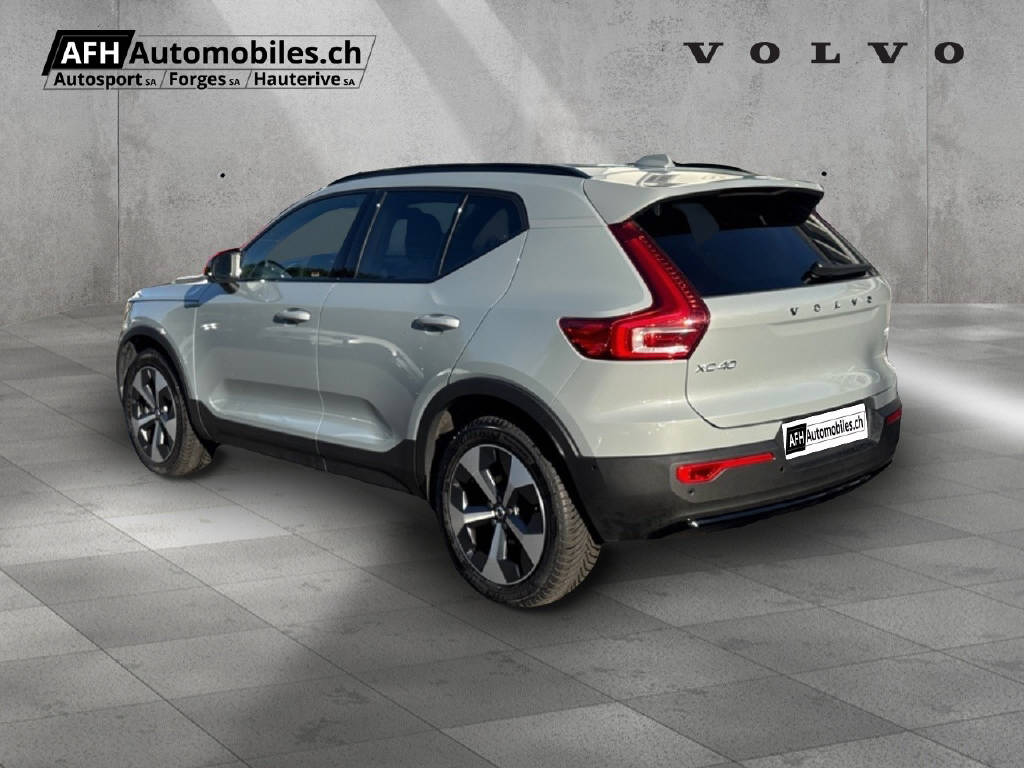VOLVO XC40 2.0 B3 MH Plus Dark-image-3