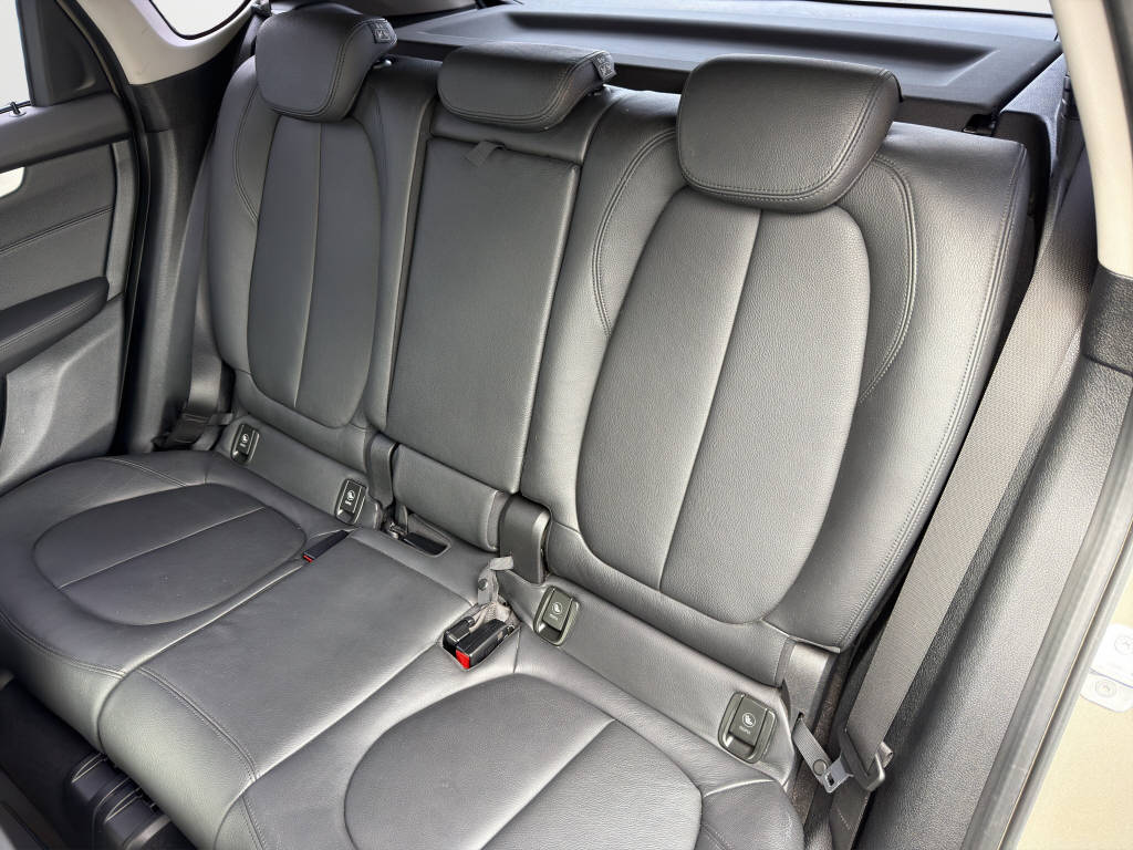 BMW 220d Active Tourer xDrive SAG-image-12