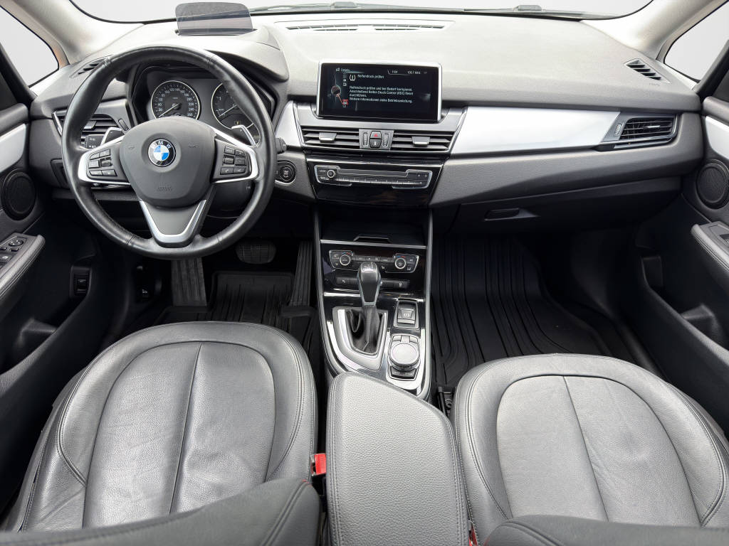 BMW 220d Active Tourer xDrive SAG-image-11