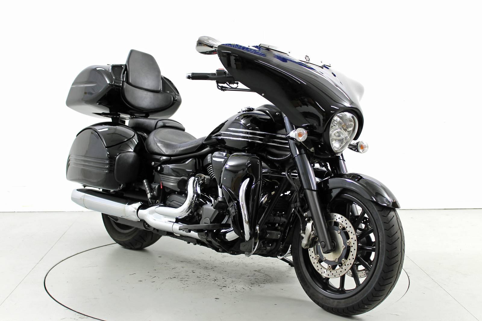 YAMAHA XV 1900-showroom-element-1