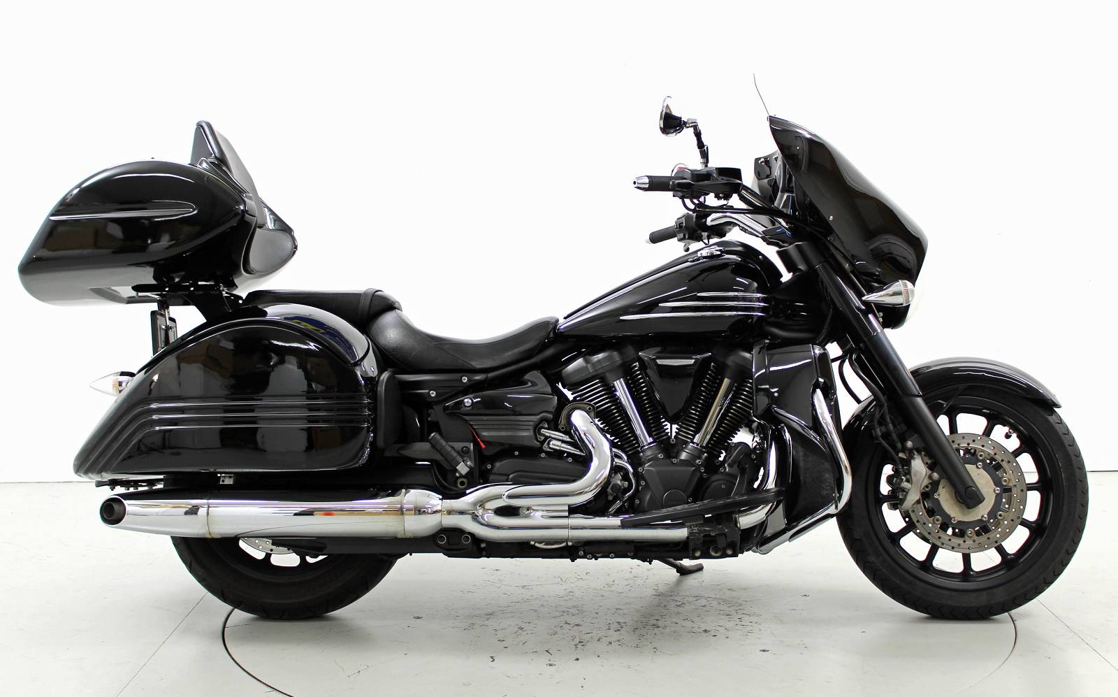 YAMAHA XV 1900-showroom-element-3