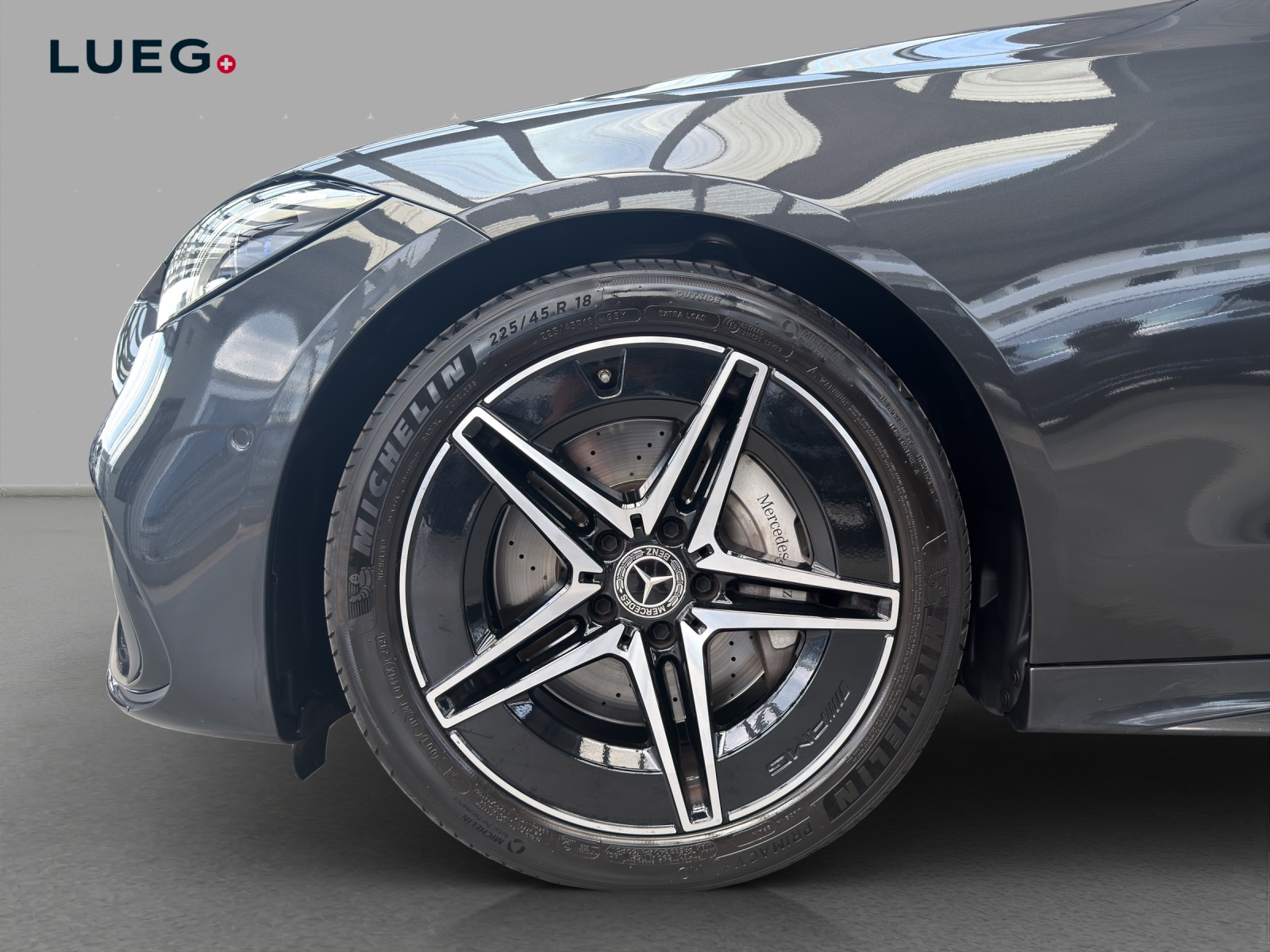 MERCEDES-BENZ C 200 4Matic AMG Line-image-6