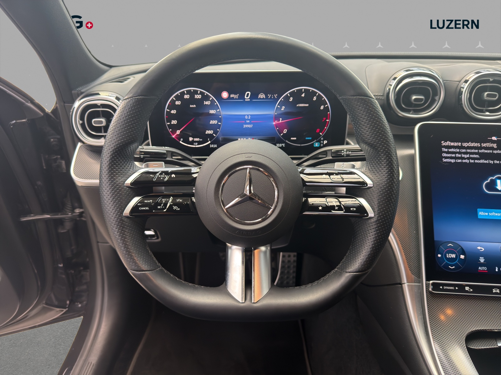 MERCEDES-BENZ C 200 4Matic AMG Line-image-8