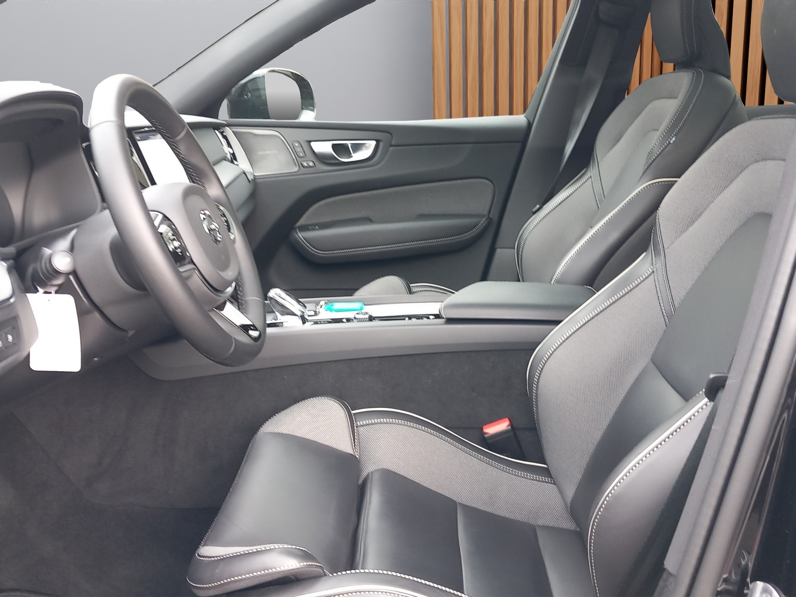 VOLVO XC60 2.0 T8 TE XCENTRIC Black Edition eAWD-image-10