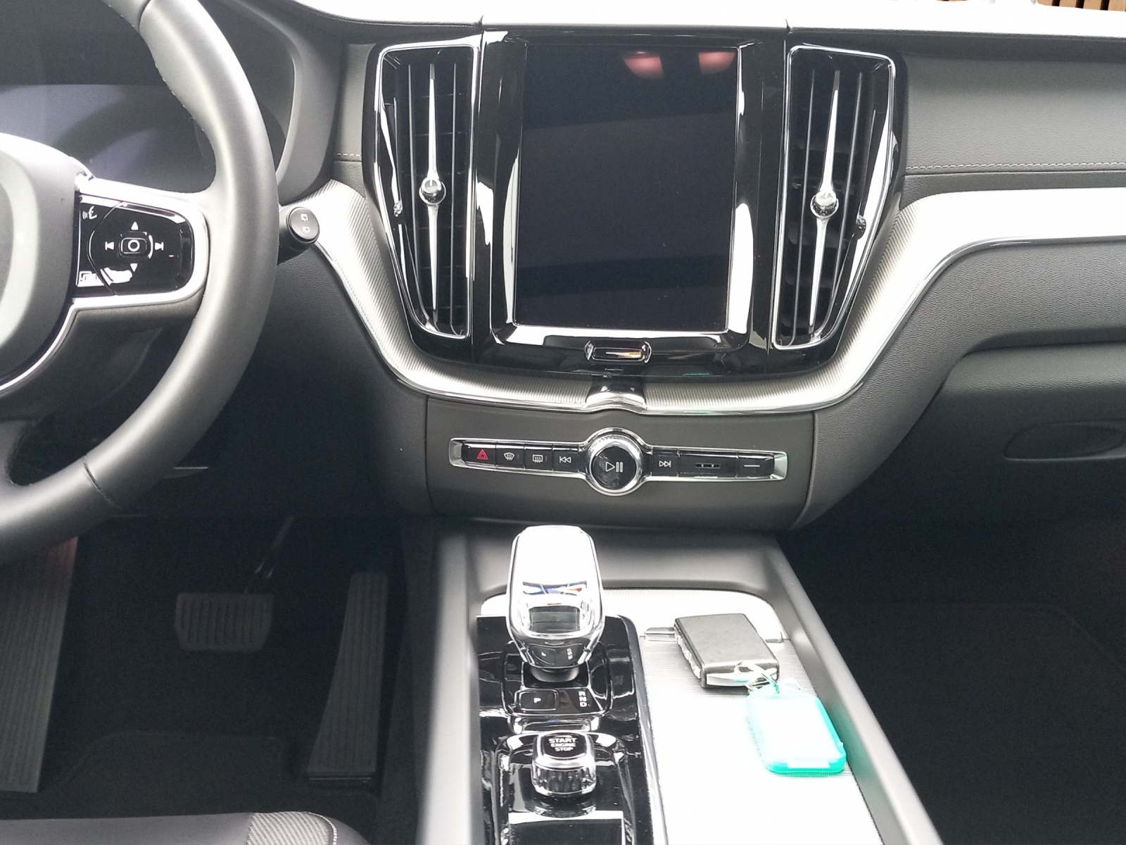VOLVO XC60 2.0 T8 TE XCENTRIC Black Edition eAWD-image-13