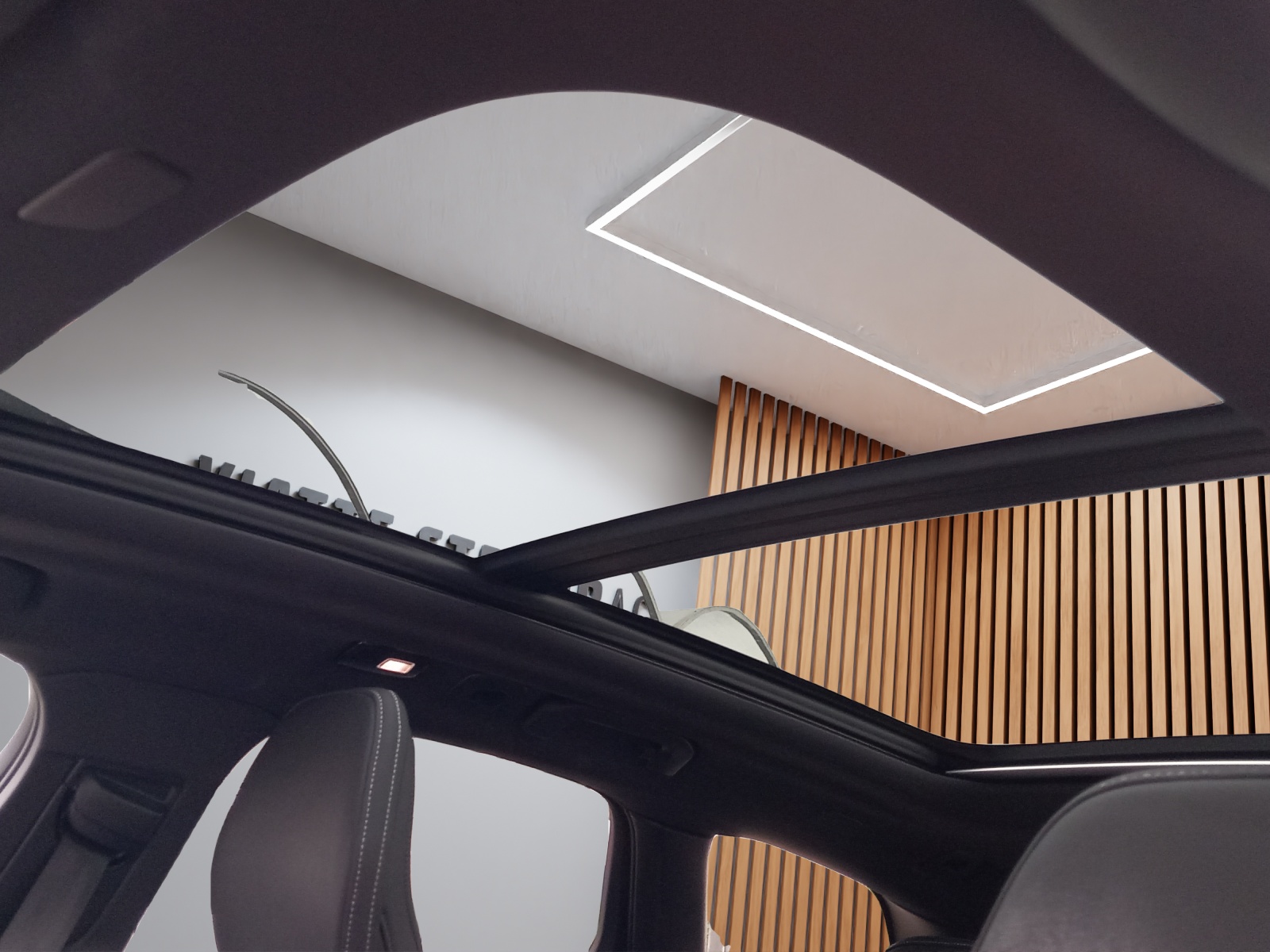 VOLVO XC60 2.0 T8 TE XCENTRIC Black Edition eAWD-image-18
