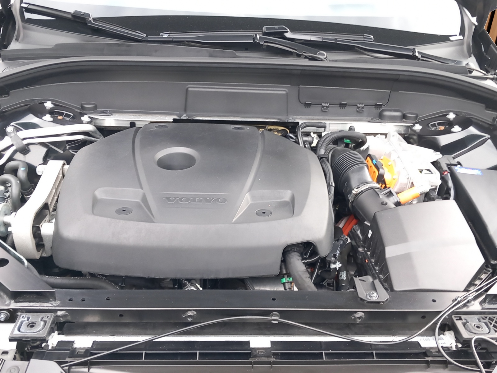 VOLVO XC60 2.0 T8 TE XCENTRIC Black Edition eAWD-image-21