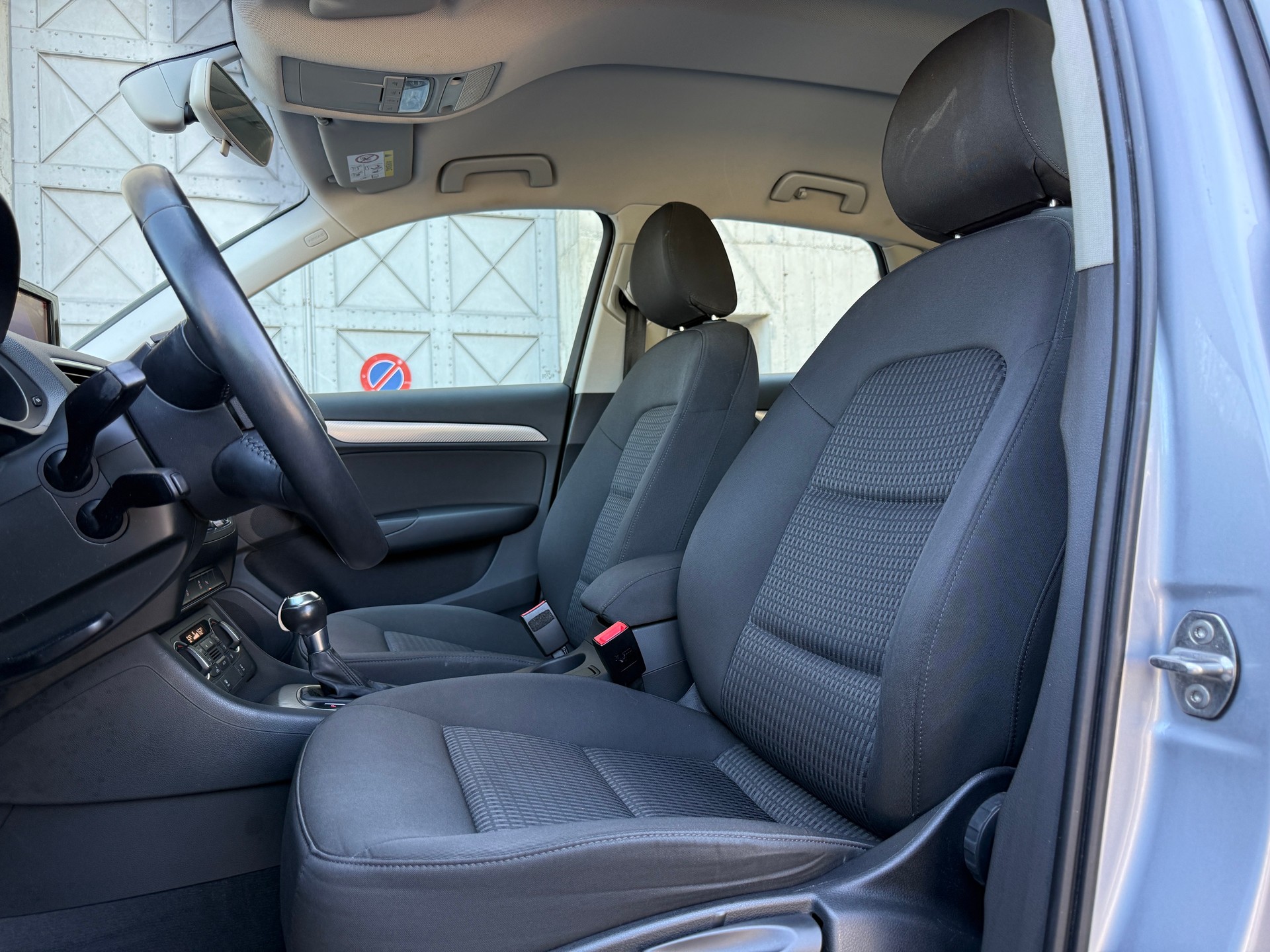 AUDI Q3 2.0 TDI design quattro S-tronic-image-4