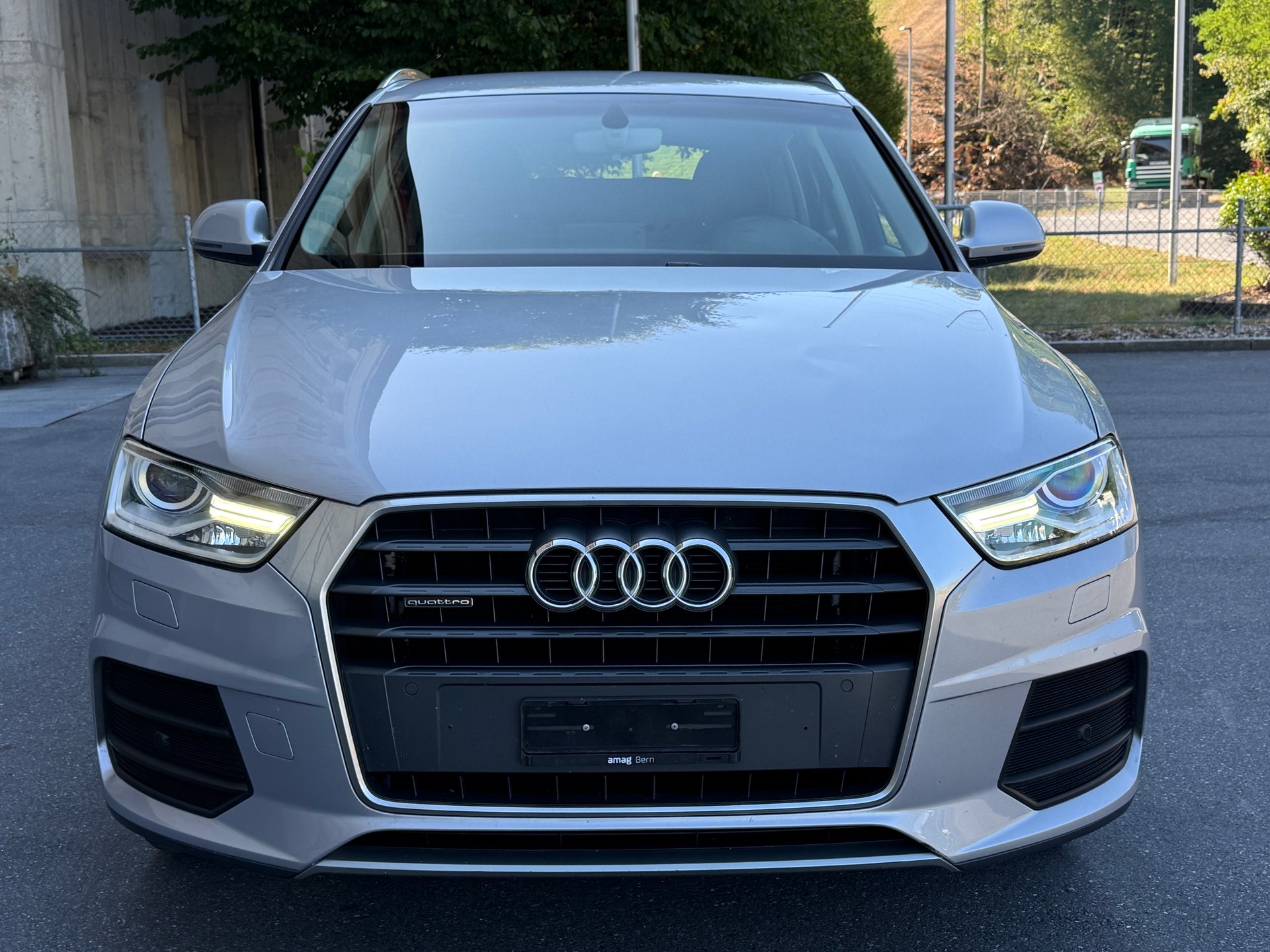 AUDI Q3 2.0 TDI design quattro S-tronic-image-3