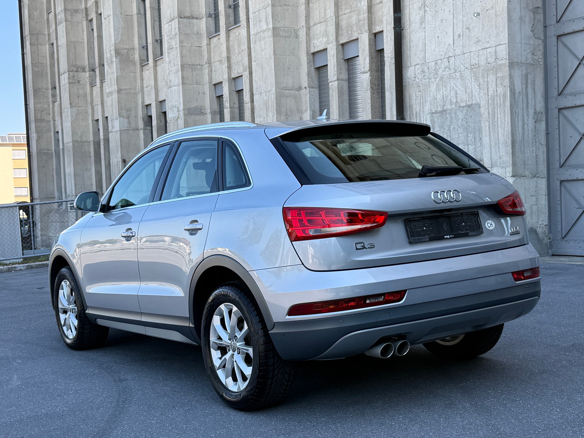 AUDI Q3 2.0 TDI design quattro S-tronic-image-2