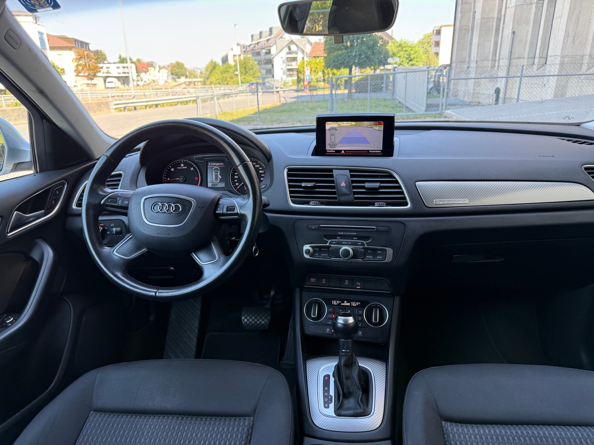 AUDI Q3 2.0 TDI design quattro S-tronic-image-6