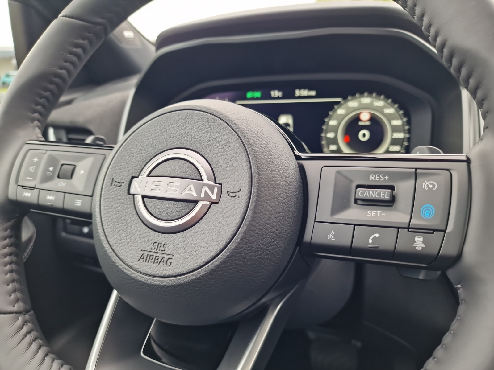 NISSAN Qashqai 1.3 DIG-T MHEV Tekna+ 4x4 Panorama-image-17