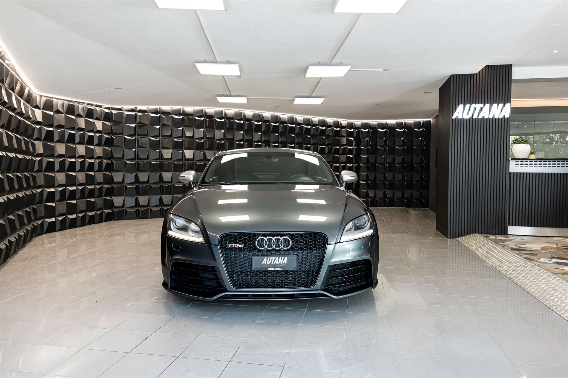AUDI TT RS Coupé 2.5 TFSI quattro S-tronic-image-3