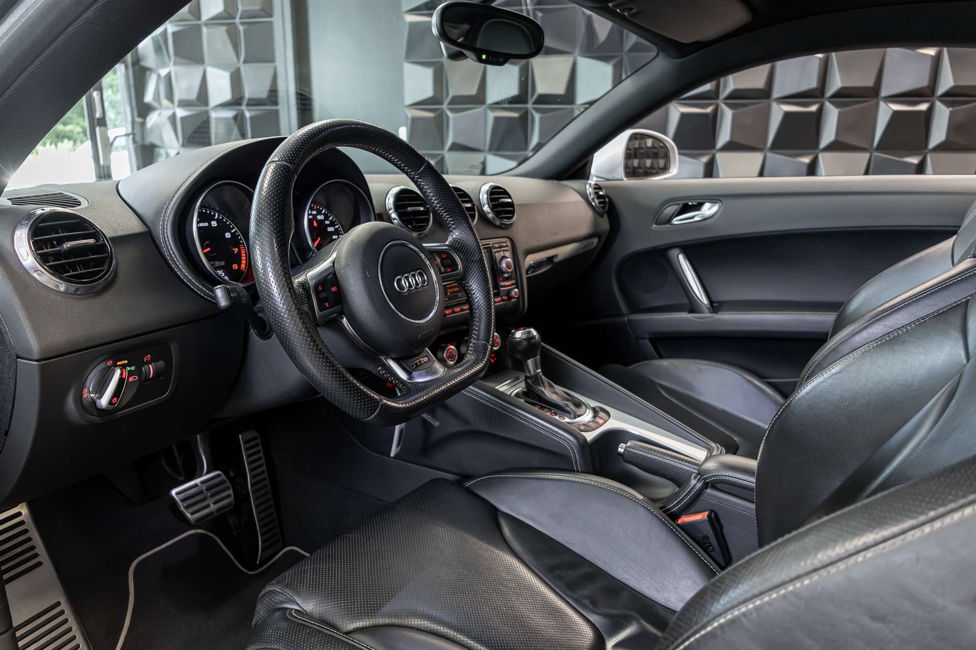 AUDI TT RS Coupé 2.5 TFSI quattro S-tronic-image-12