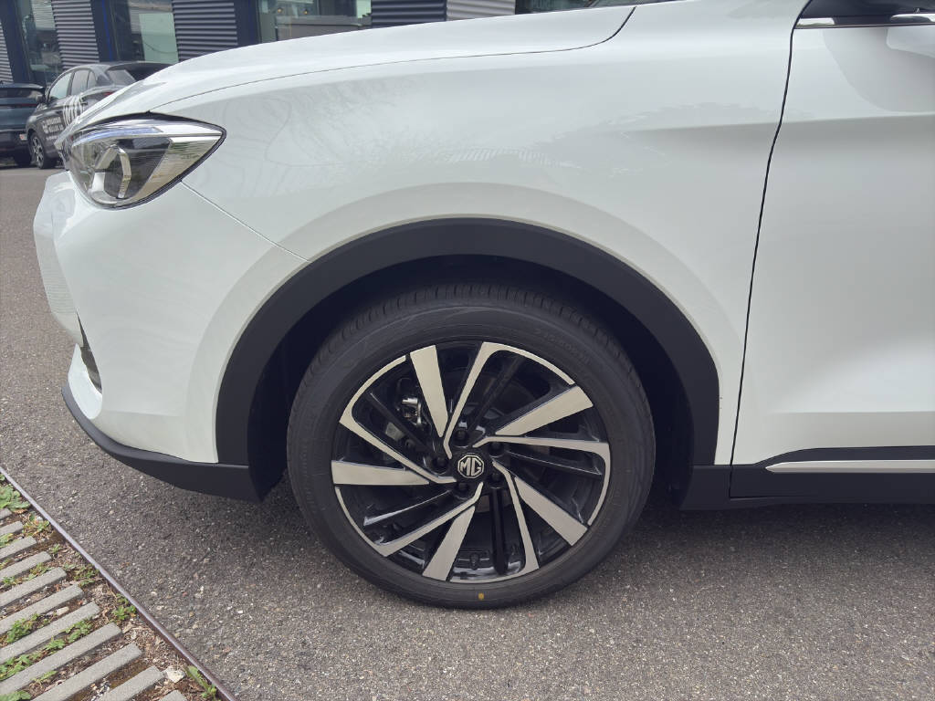 MG ZS 1.5 Hybrid+ Luxury-image-9