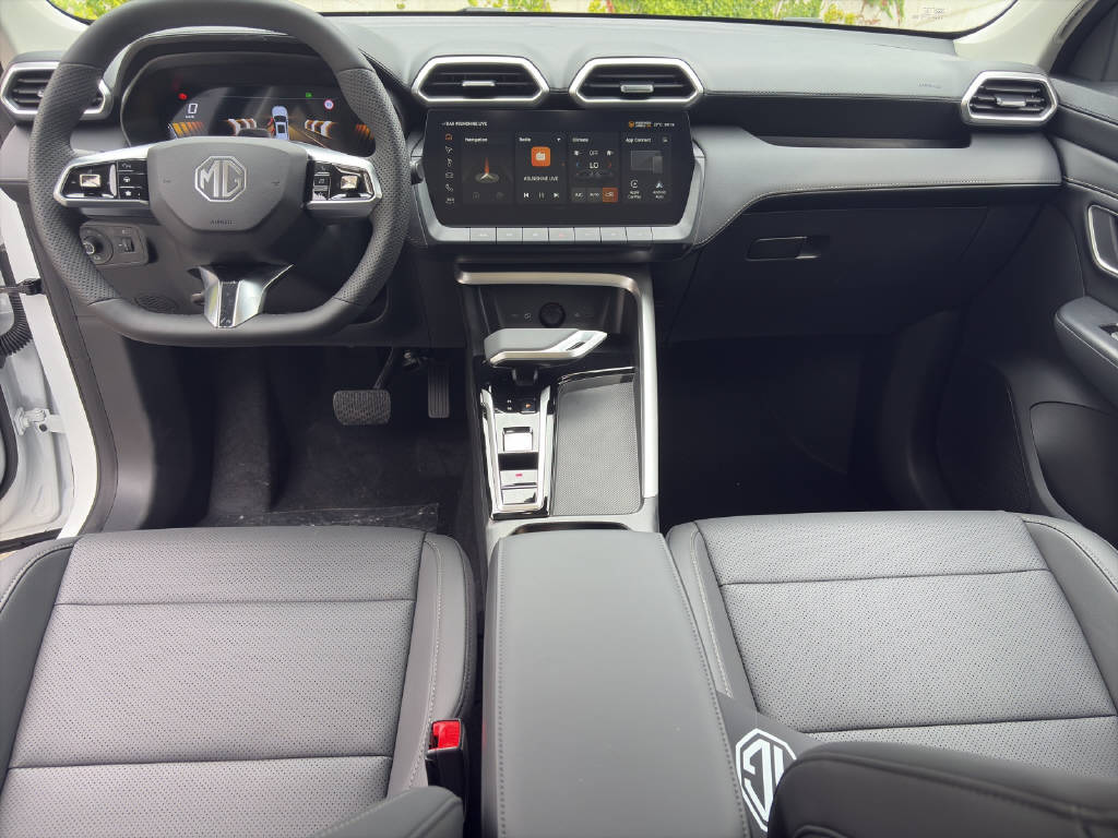 MG ZS 1.5 Hybrid+ Luxury-image-6