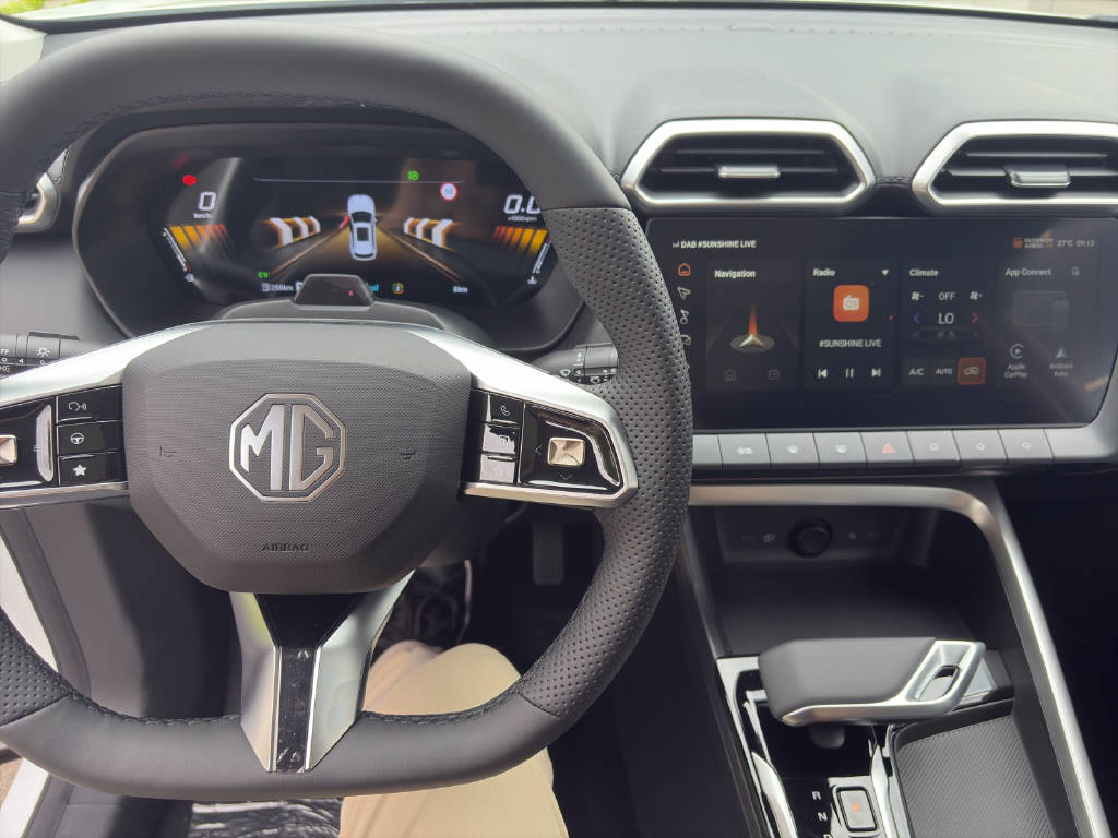 MG ZS 1.5 Hybrid+ Luxury-image-5