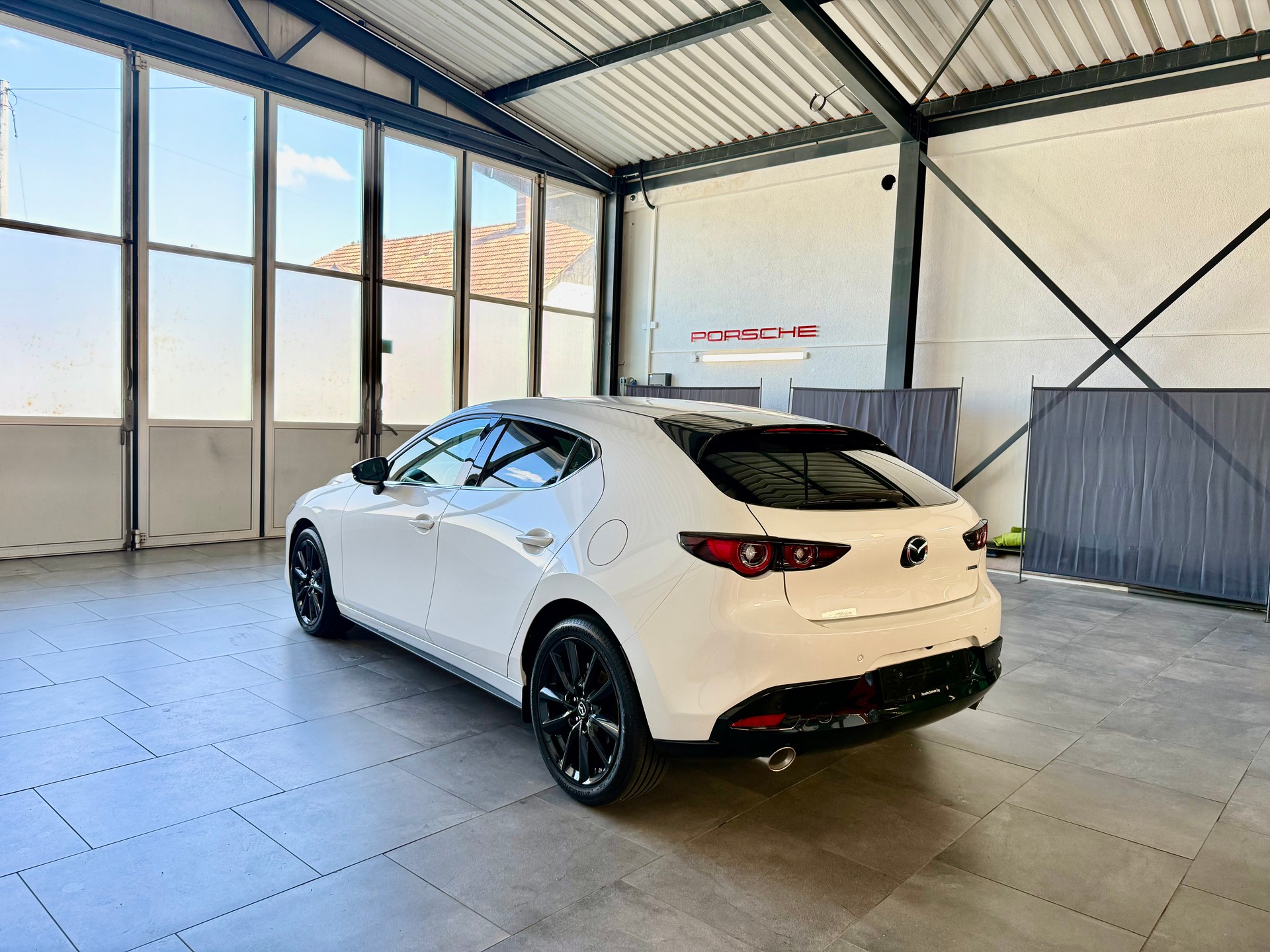 MAZDA 3 Hatchback SKYACTIV-X M Hybrid 186 AWD Homura Automat-image-1