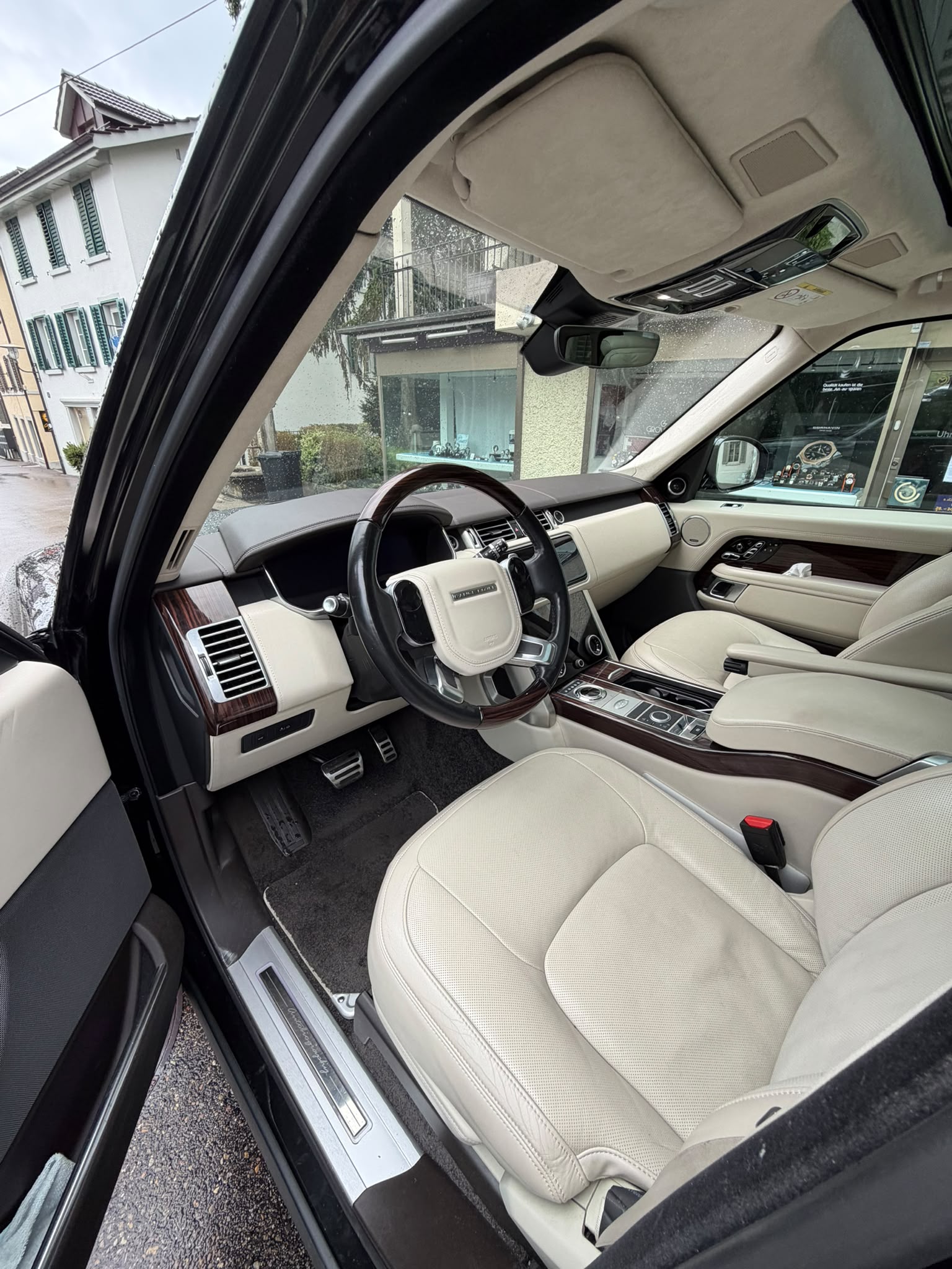 LAND ROVER 5.0 V8 SC Vogue LWB-image-2