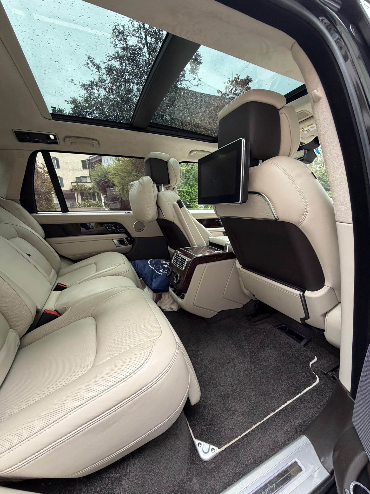 LAND ROVER 5.0 V8 SC Vogue LWB-image-4