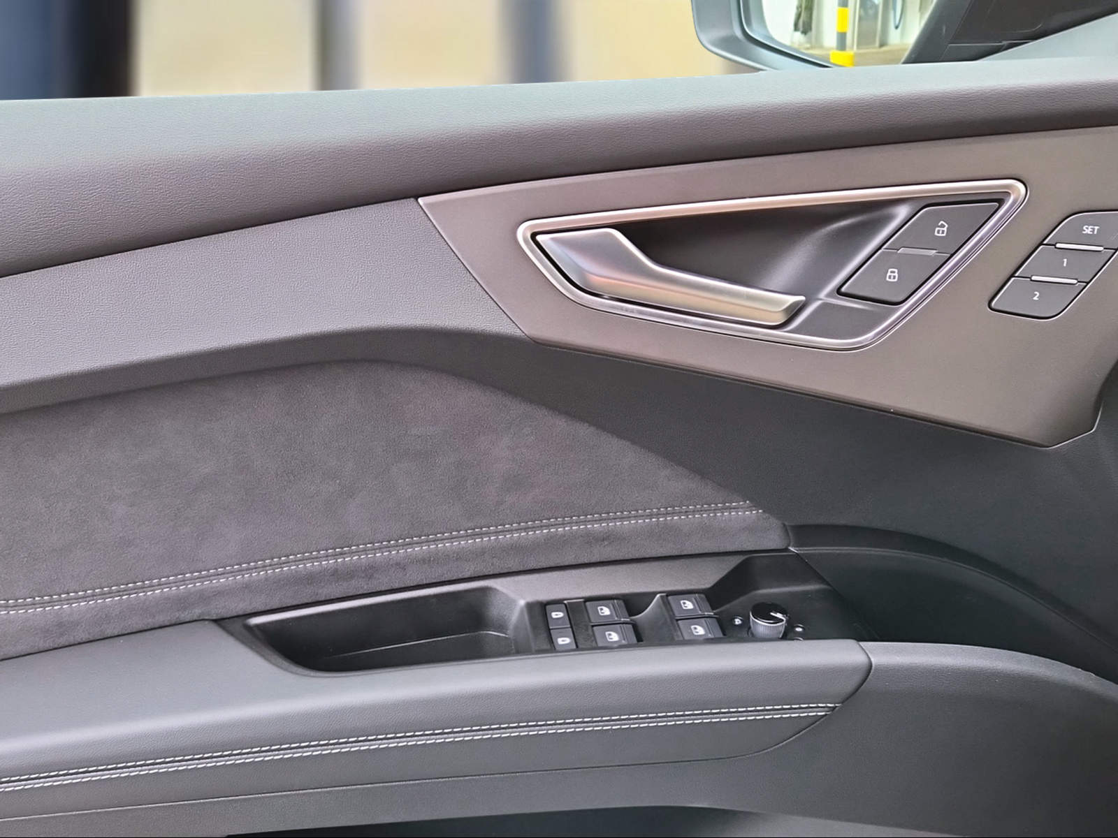 AUDI Q4 e-tron SUV quattro performance Attraction Tamboraggrau Metallic-image-15