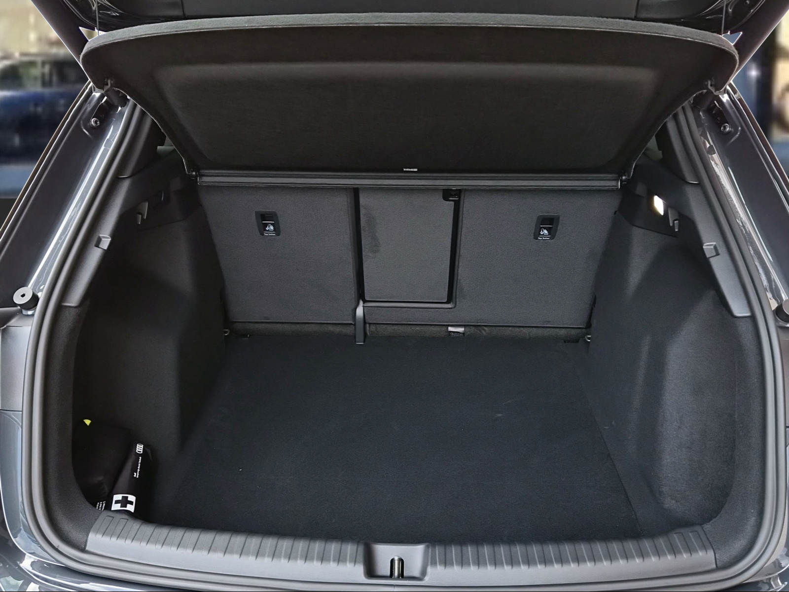 AUDI Q4 e-tron SUV quattro performance Attraction Tamboraggrau Metallic-image-5