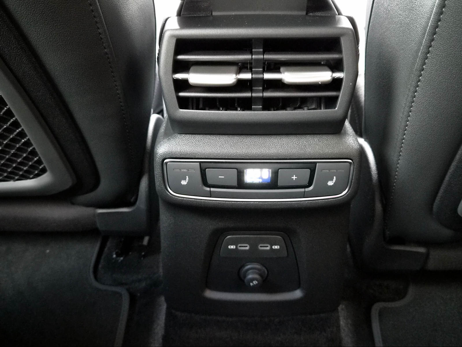 AUDI Q4 e-tron SUV quattro performance Attraction Tamboraggrau Metallic-image-16