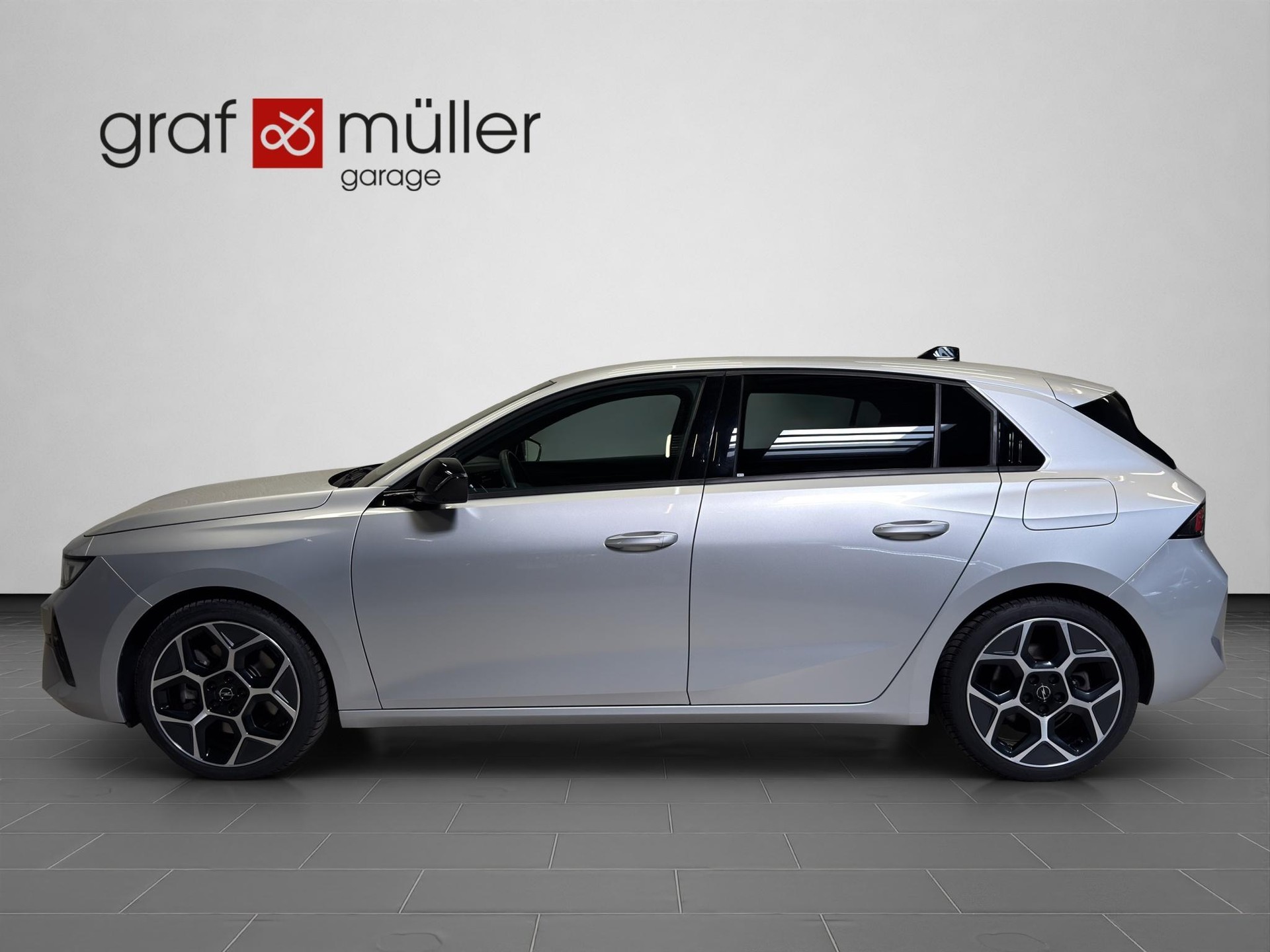 OPEL Astra 1.6 T PHEV 180 Swiss Plus-image-1