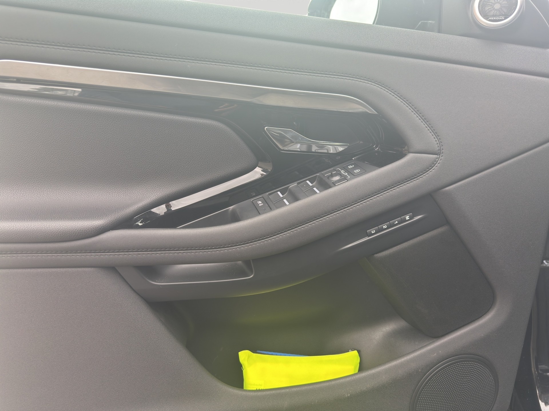 LAND ROVER RANGE ROVER EVOQUE D165 R-DYNAMIC SE AWD Automat-image-8