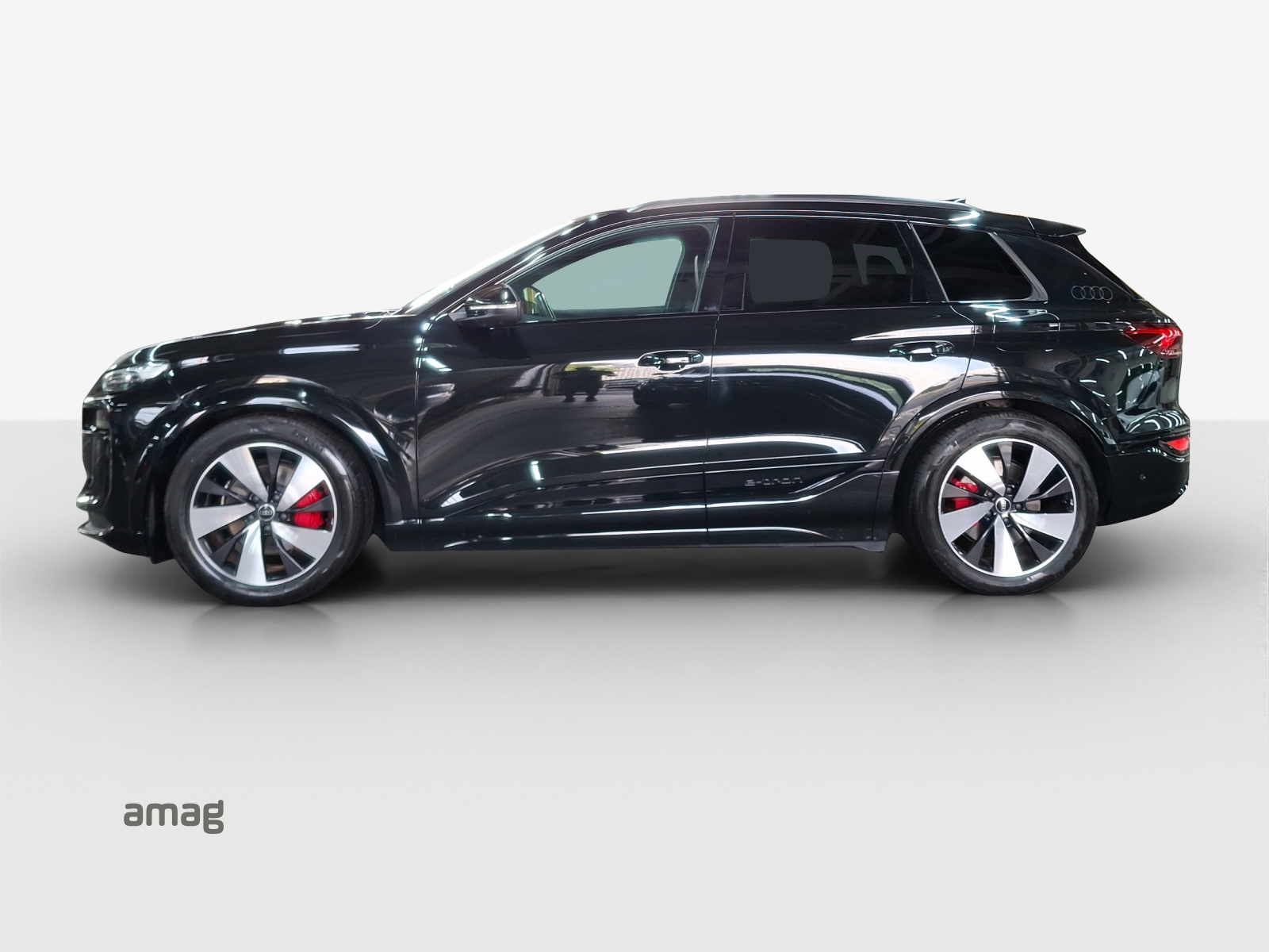 AUDI Q6 e-tron quattro-image-1