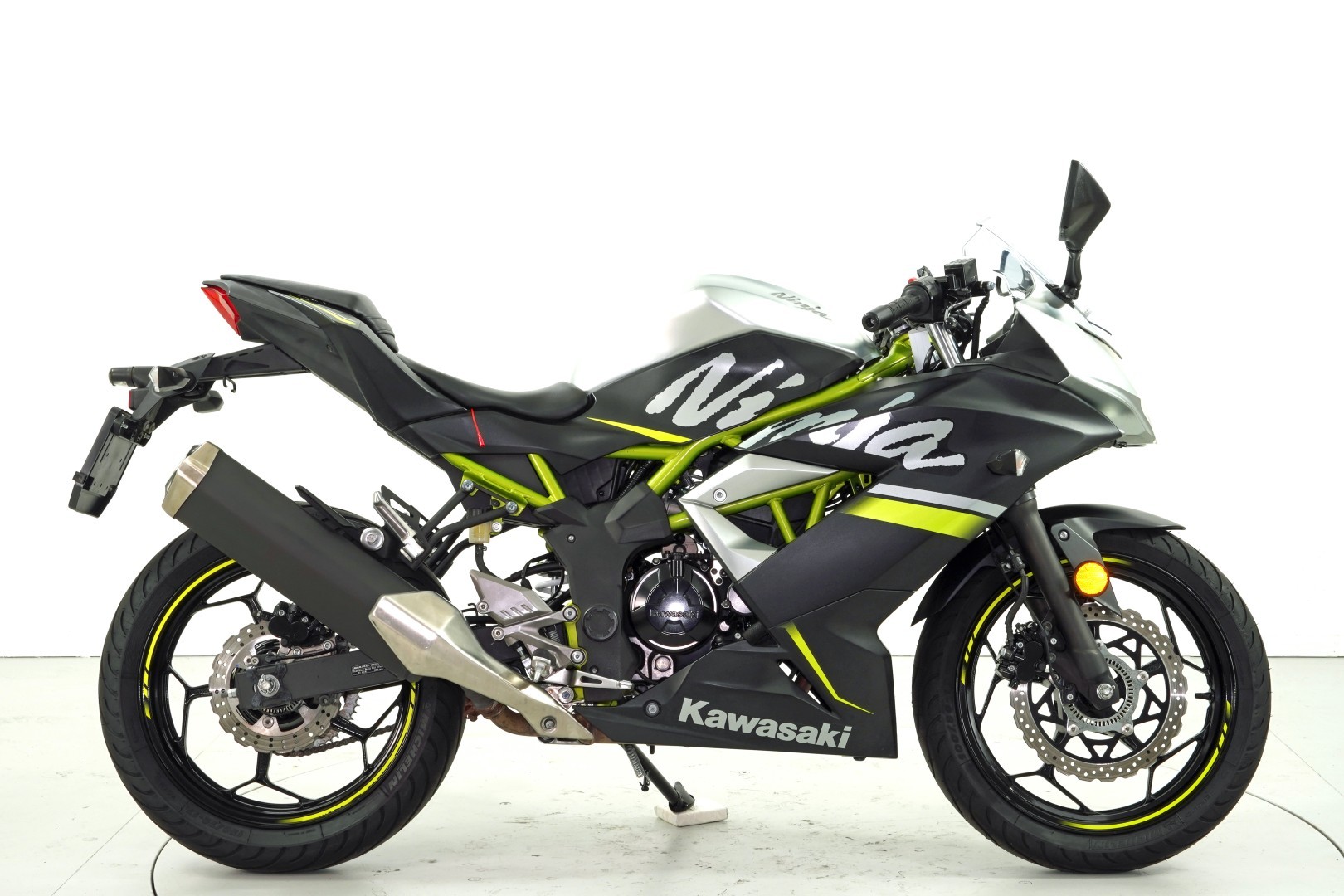 KAWASAKI Ninja 125 ABS-showroom-element-3