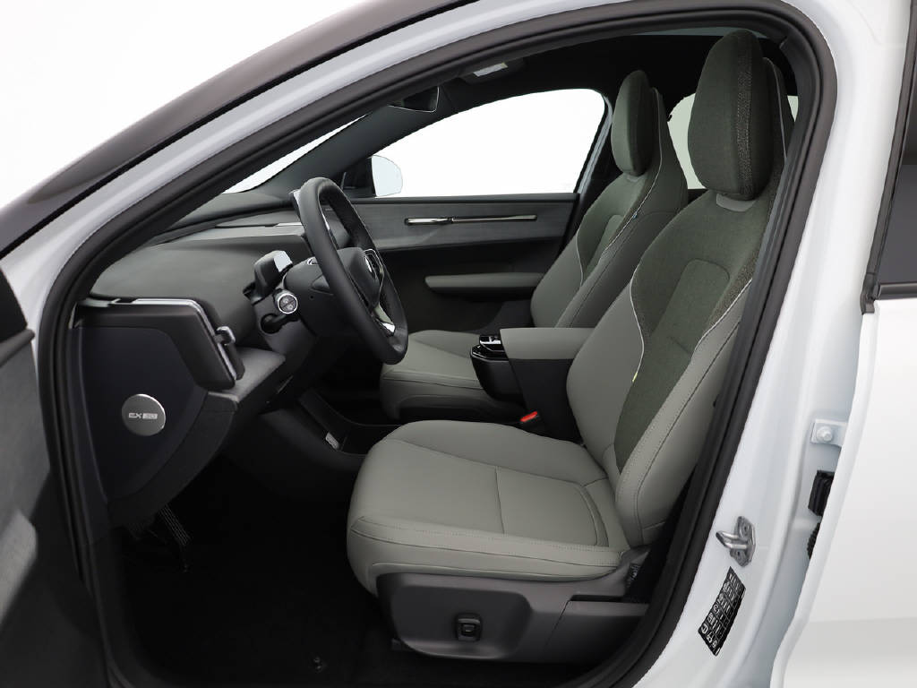 VOLVO EX 30 Cross Country P8 Ultra AWD-image-1