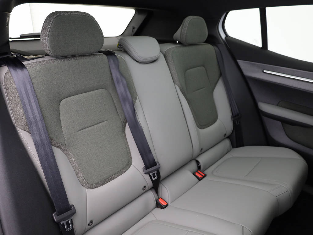 VOLVO EX 30 Cross Country P8 Ultra AWD-image-3
