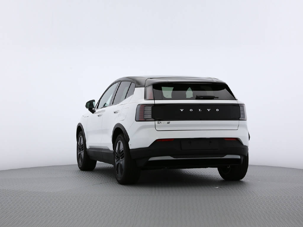 VOLVO EX 30 Cross Country P8 Ultra AWD-image-9
