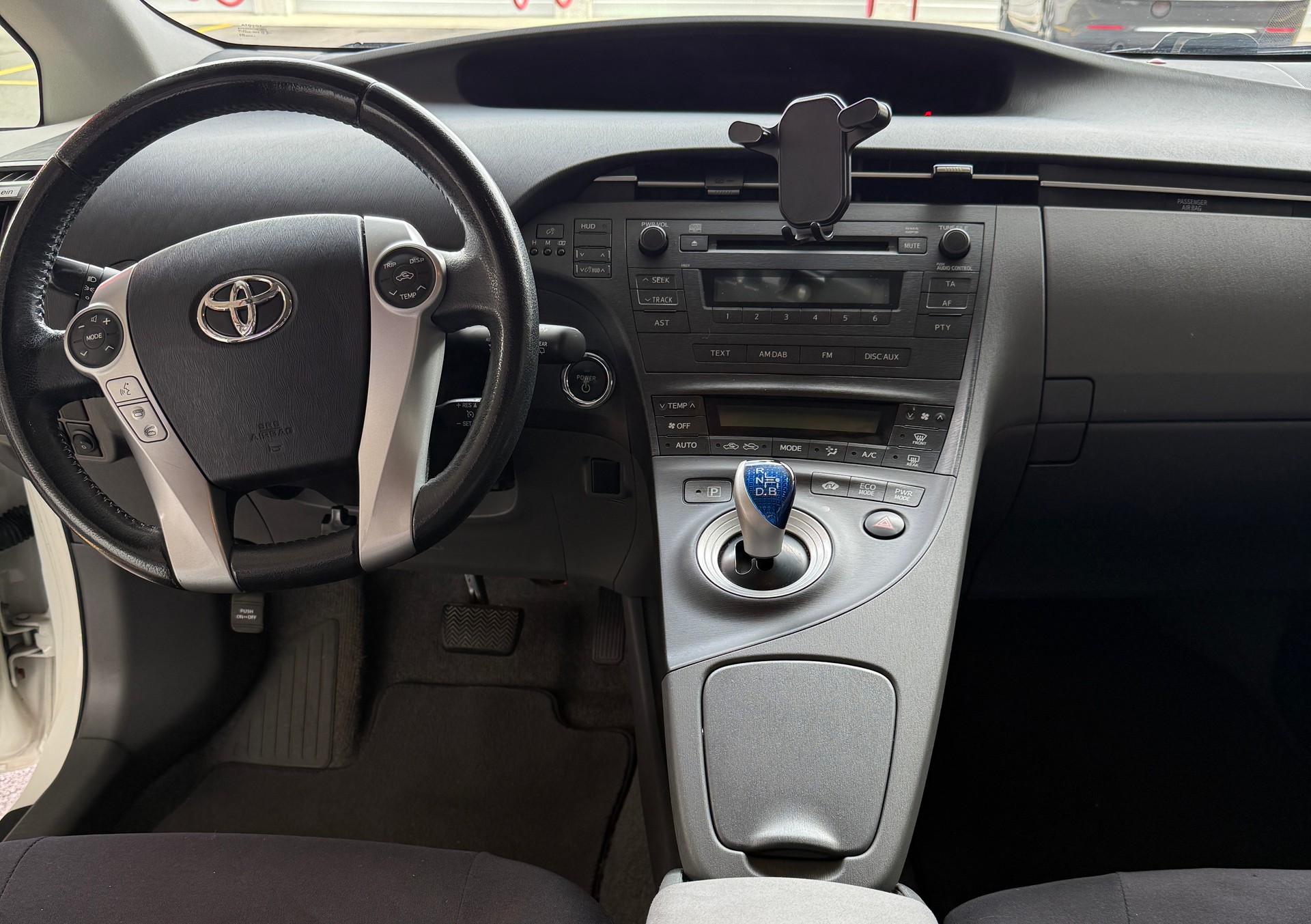 TOYOTA PRIUS-image-4