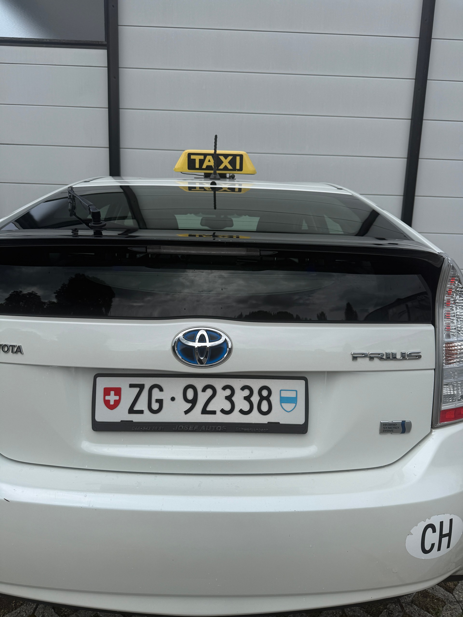 TOYOTA PRIUS-image-1