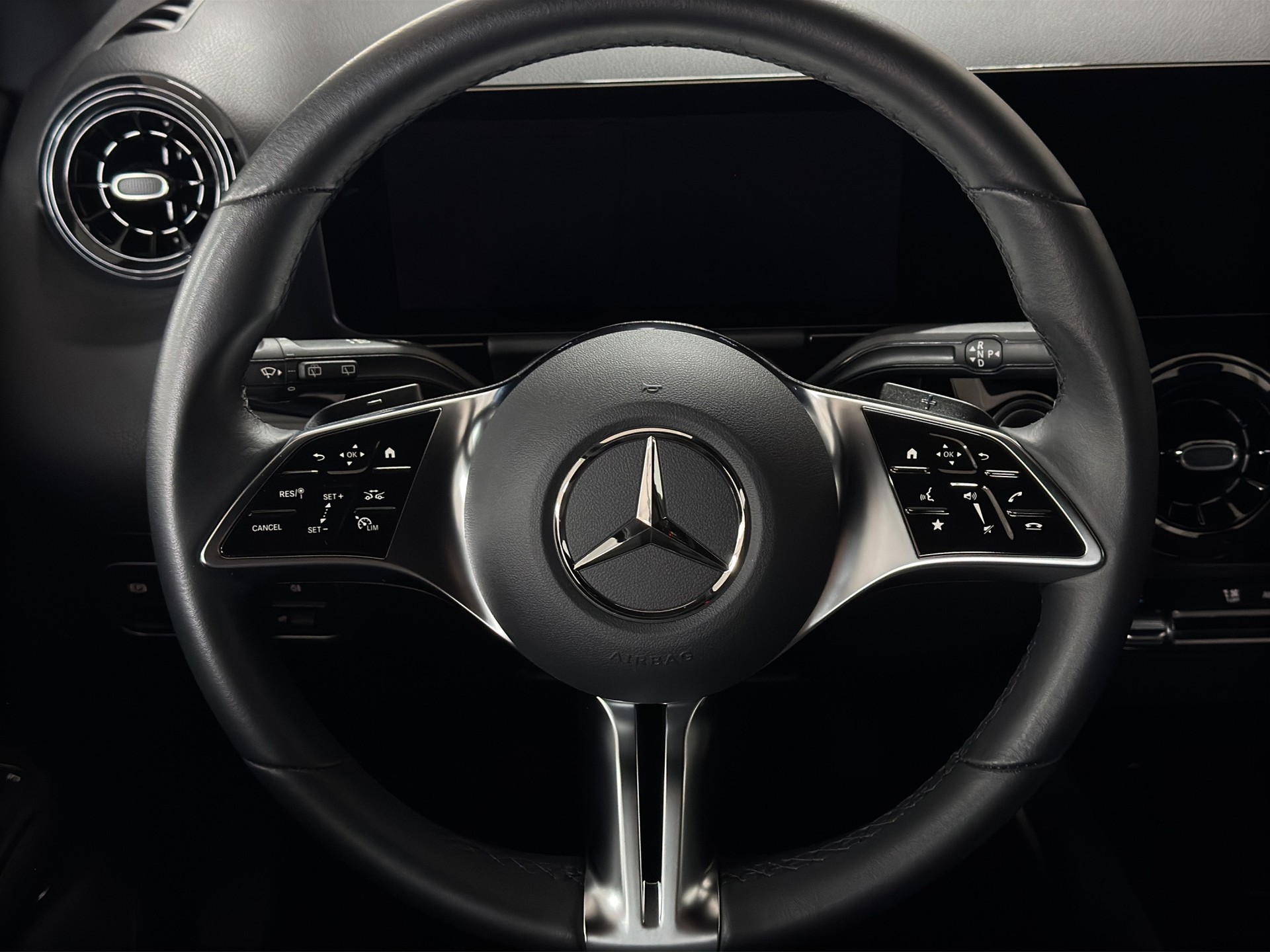 MERCEDES-BENZ GLA 200 7G-DCT "Navi-RF.-Kamera-Digital Cockpit"-image-11