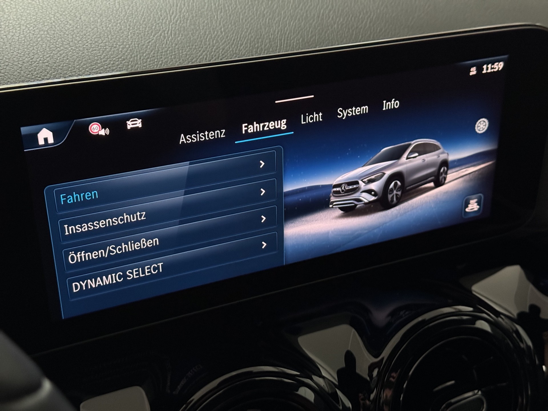MERCEDES-BENZ GLA 200 7G-DCT "Navi-RF.-Kamera-Digital Cockpit"-image-16