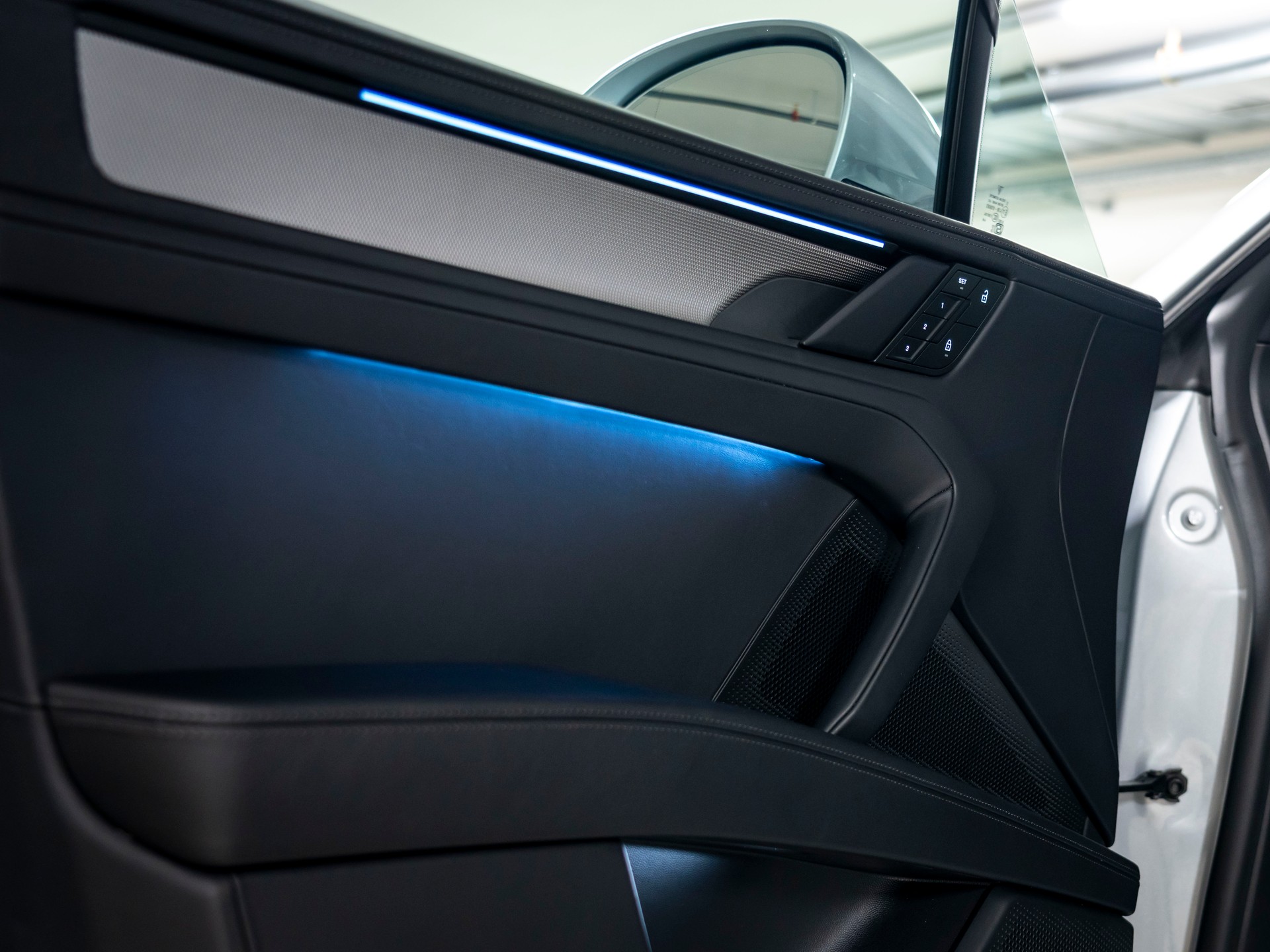 PORSCHE Cayenne Electric 113 kWh-image-11
