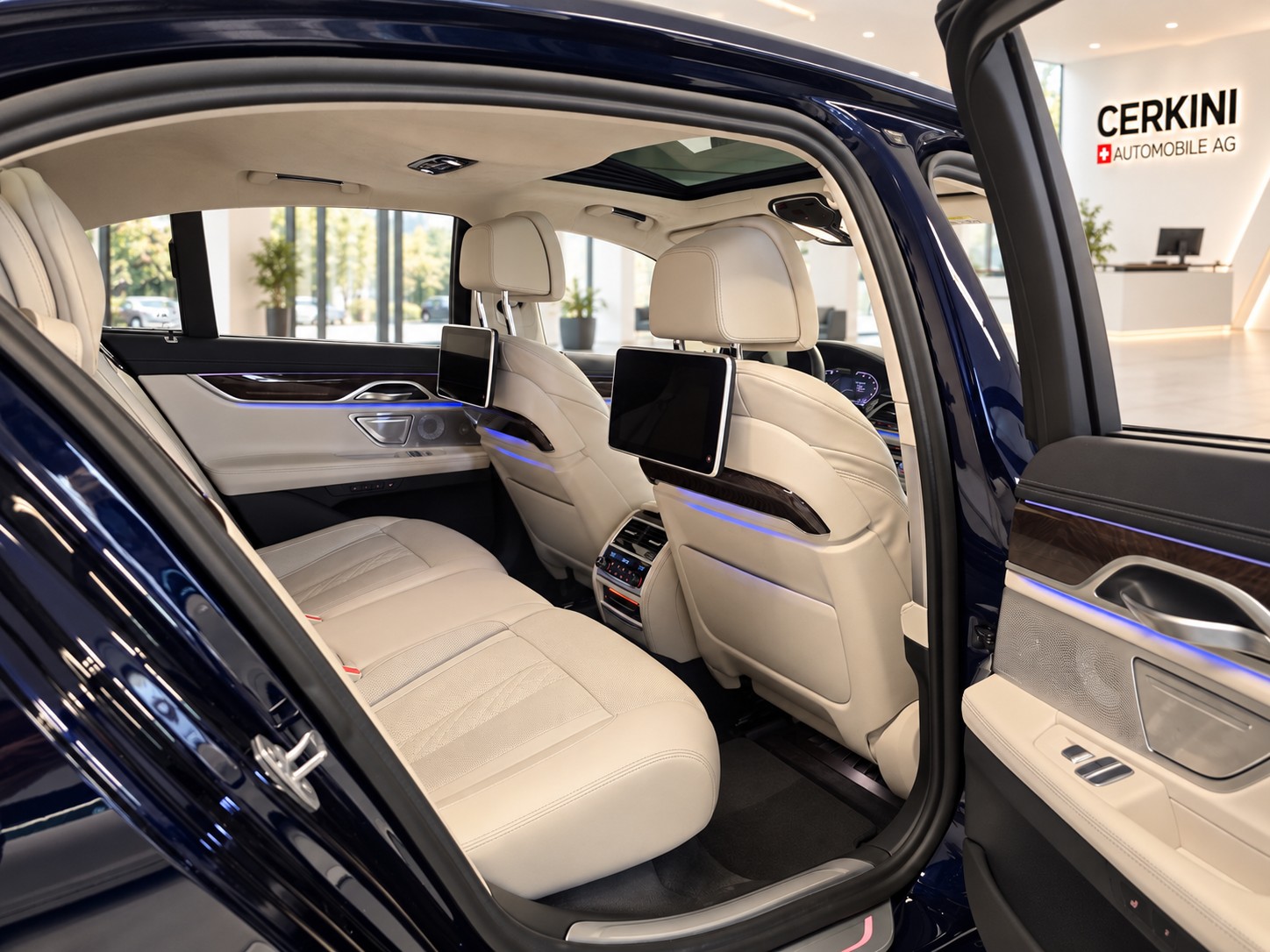 BMW 750i xDrive Steptronic-image-13