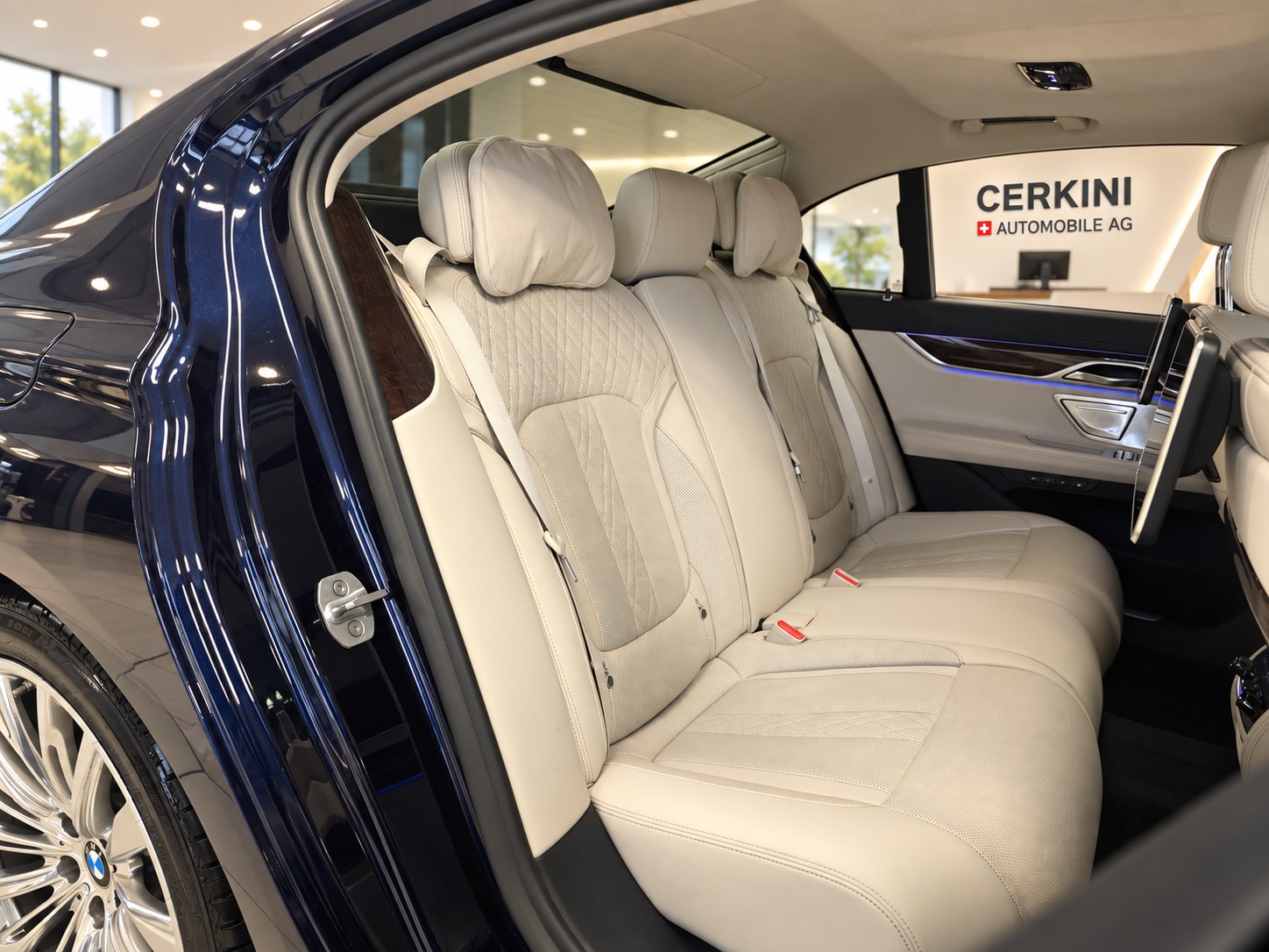 BMW 750i xDrive Steptronic-image-9