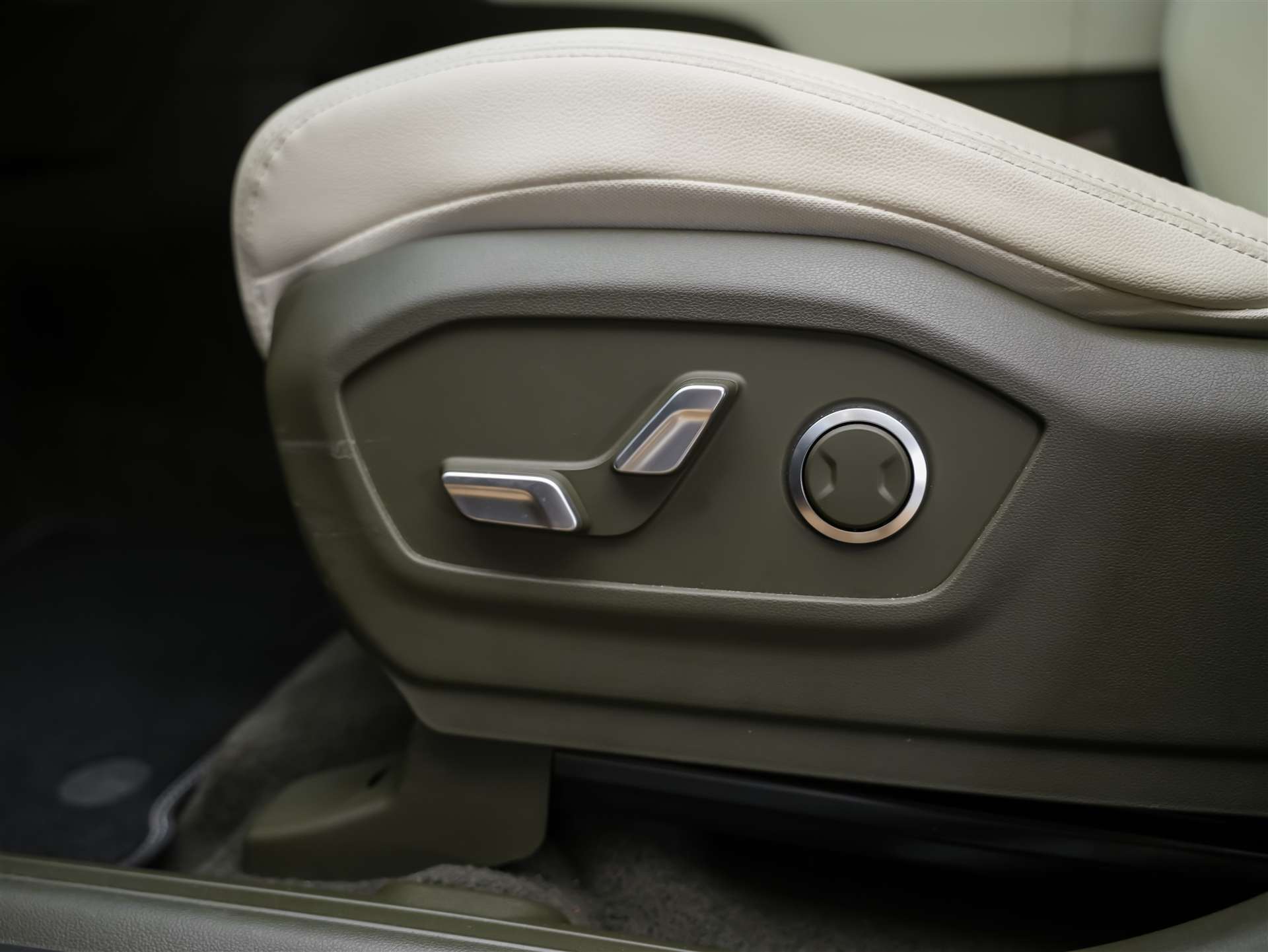 HYUNDAI Santa Fe 1.6 T-GDi PHEV Vertex 4WD Automatic *Facelift*7 Sitze*Sitzbelüftung*-image-25
